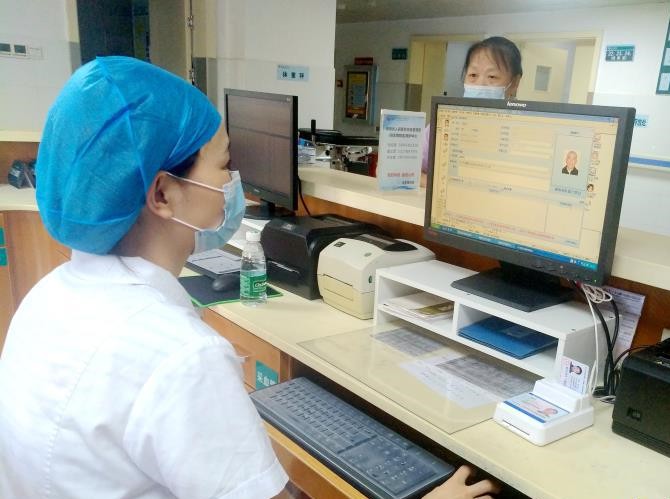 多功能身份證社?？ㄗx卡器
